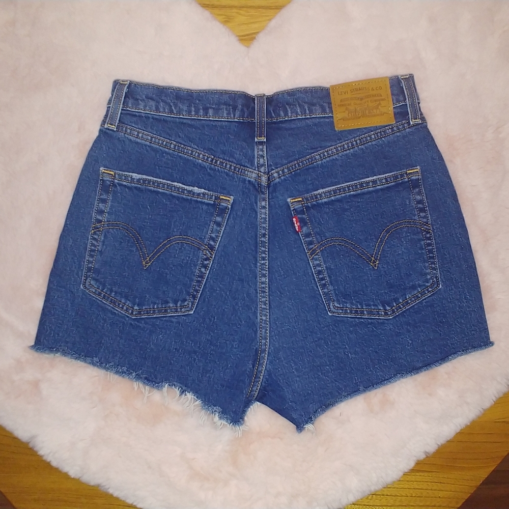 Levi's Ribcage Shorts - Picture 8 of 11